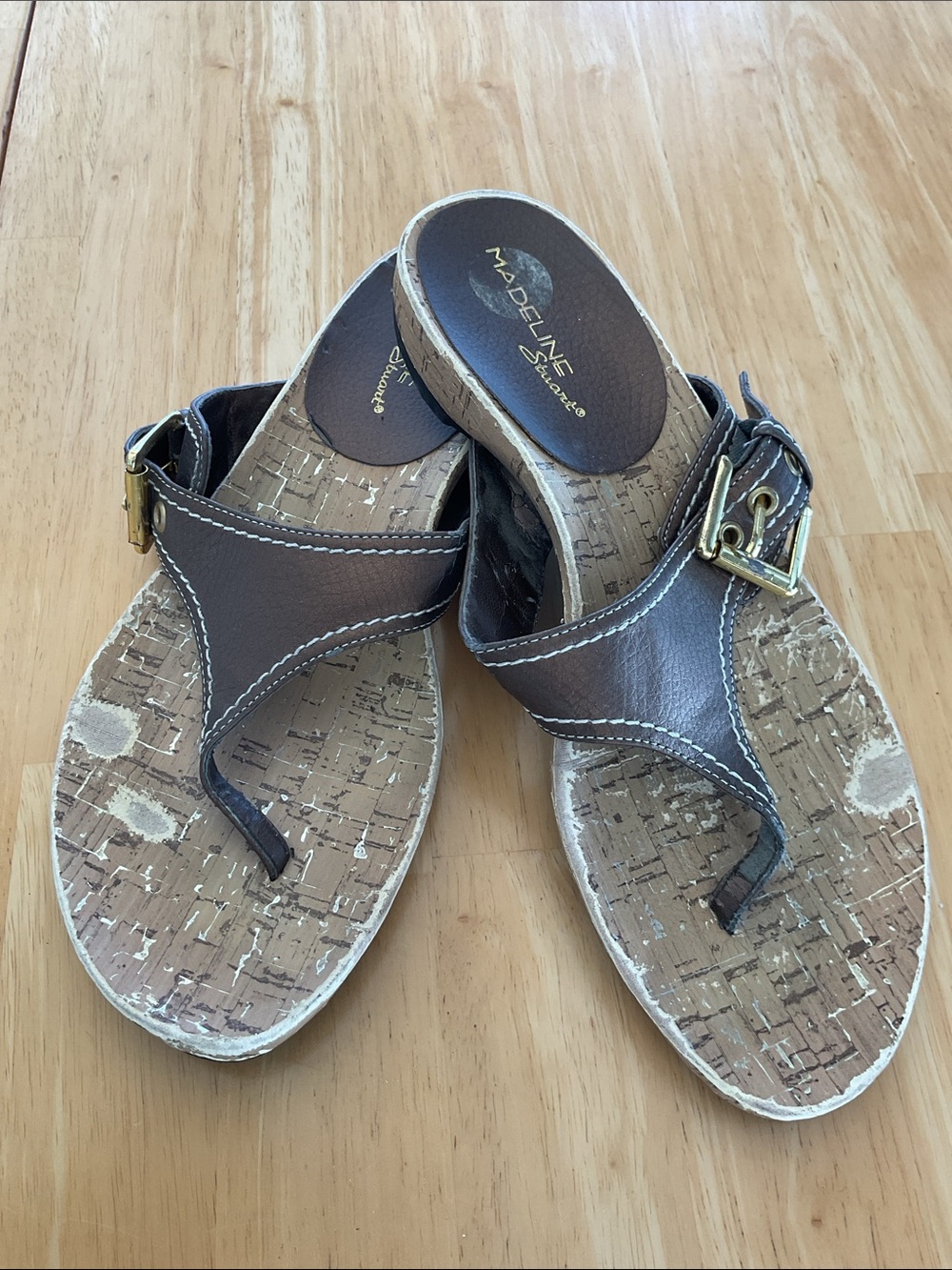 WOMEN’S Brown Cork-Style Thong Sandals with Gold Buckle (9)